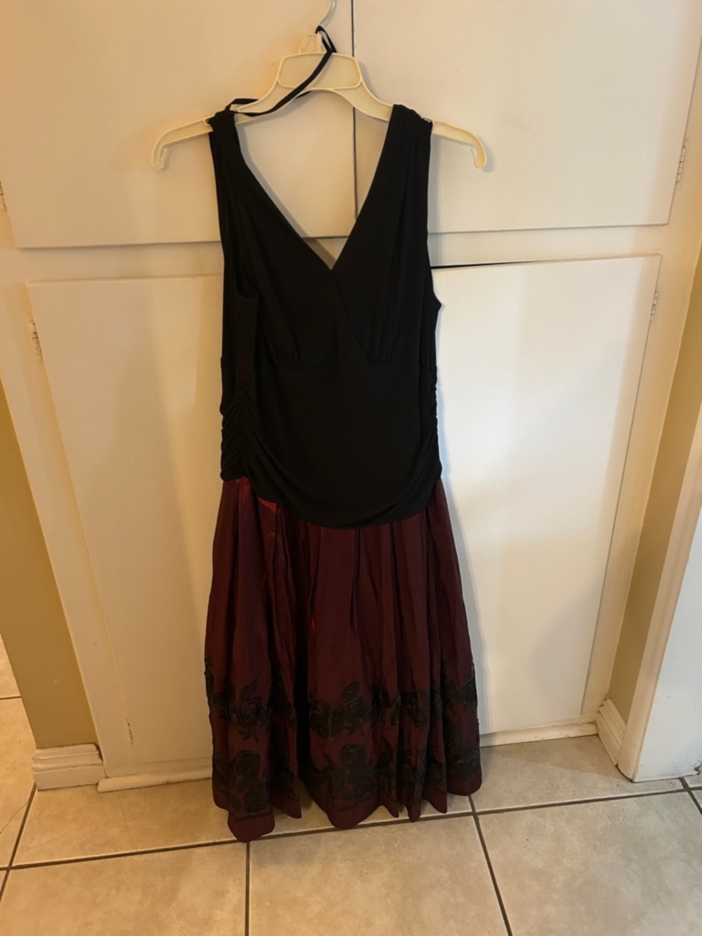 SL Fashions Black and Burgundy Sleeveless V-Neck Dress